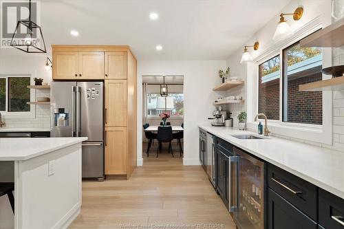 2006 Amiens Avenue, Windsor, ON - Indoor Photo Showing Kitchen With Upgraded Kitchen