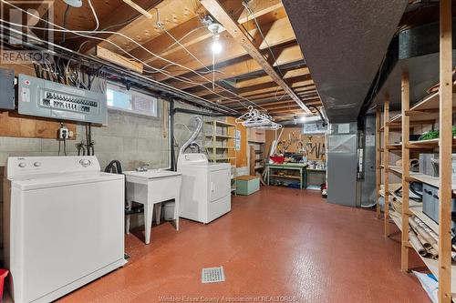 2006 Amiens Avenue, Windsor, ON - Indoor Photo Showing Laundry Room