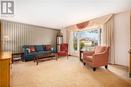 41 George Avenue, Perth, ON - Indoor Photo Showing Living Room