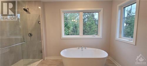 Ensuite w/Shower and Bath Tub - 82 Green Ash Avenue, Ottawa, ON - Indoor Photo Showing Bathroom