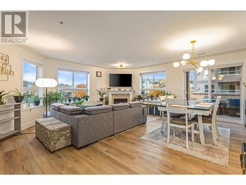 1967 Underhill Street Unit# 307, Kelowna, BC - Indoor Photo Showing Living Room