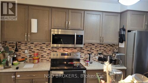 116 Monarch Woods Drive, Kitchener, ON - Indoor Photo Showing Kitchen With Upgraded Kitchen