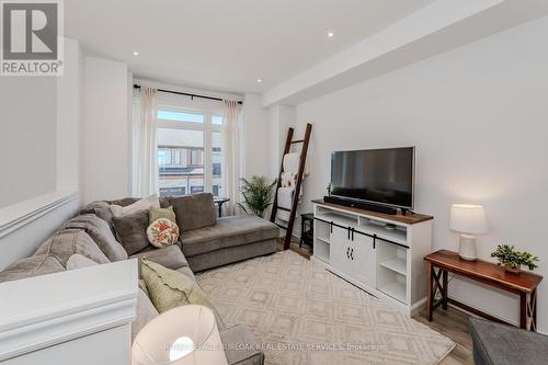 37 - 120 Court Drive, Brant, ON - Indoor Photo Showing Living Room