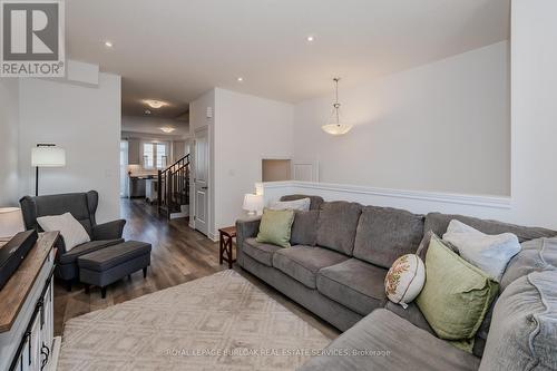 37 - 120 Court Drive, Brant, ON - Indoor Photo Showing Living Room