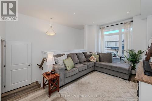 37 - 120 Court Drive, Brant, ON - Indoor Photo Showing Living Room