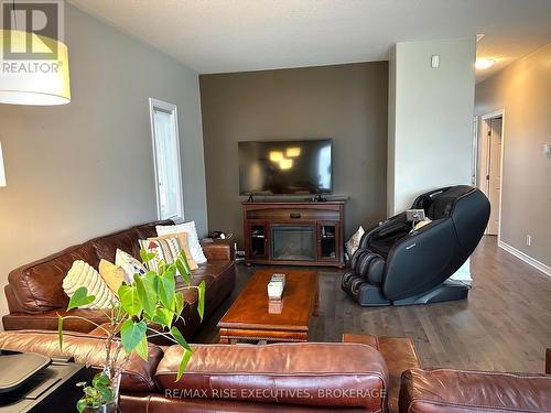 123 Macdougall Drive, Loyalist (Amherstview), ON - Indoor Photo Showing Living Room