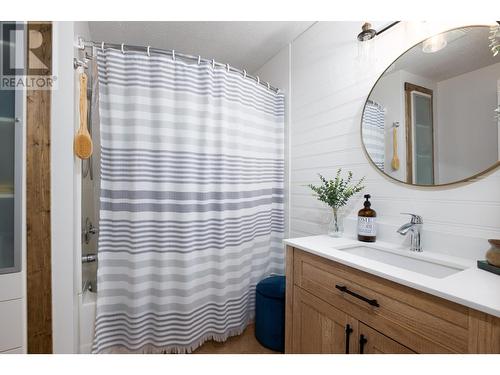 988 Dewdney Way, Kimberley, BC - Indoor Photo Showing Bathroom