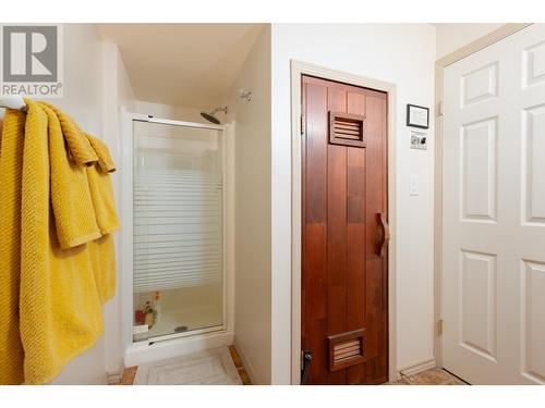 988 Dewdney Way, Kimberley, BC - Indoor Photo Showing Bathroom