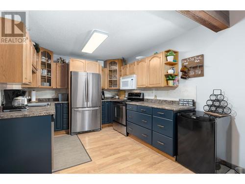 988 Dewdney Way, Kimberley, BC - Indoor Photo Showing Kitchen