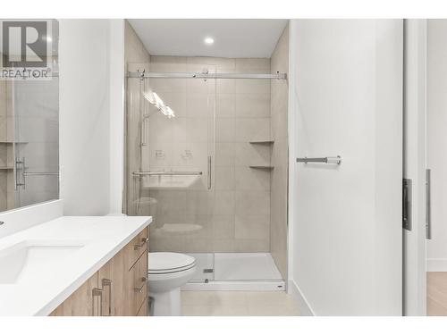 747 Fuller Avenue Unit# 2, Kelowna, BC - Indoor Photo Showing Bathroom