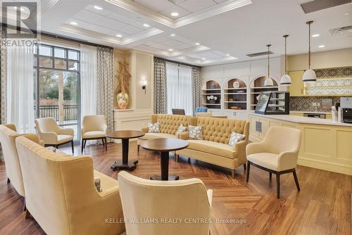 716 - 460 William Graham Drive, Aurora, ON - Indoor Photo Showing Living Room