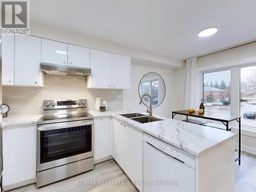 583 Bondi Avenue, Newmarket, ON - Indoor Photo Showing Kitchen With Double Sink