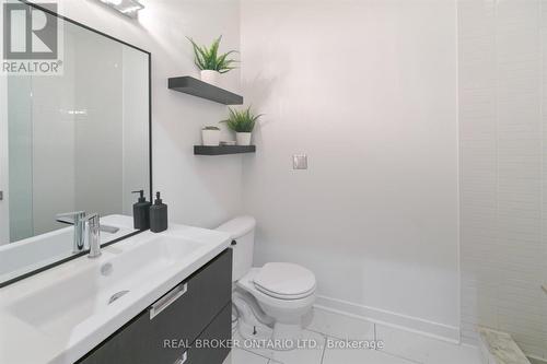 305 - 23 Brant Street, Toronto, ON - Indoor Photo Showing Bathroom