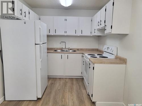 207 517 Albert Street, Estevan, SK - Indoor Photo Showing Kitchen With Double Sink