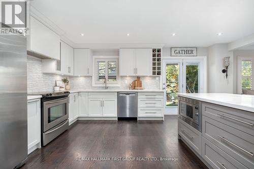 62 Deverell Street, Whitby, ON - Indoor Photo Showing Kitchen With Upgraded Kitchen