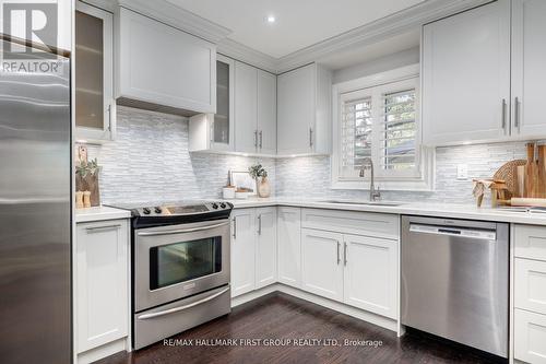 62 Deverell Street, Whitby, ON - Indoor Photo Showing Kitchen With Upgraded Kitchen