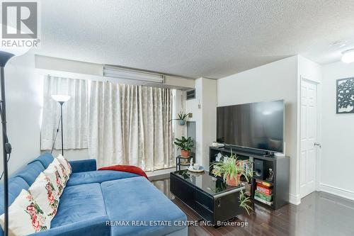 208 - 99 Blackwell Avenue, Toronto, ON - Indoor Photo Showing Living Room