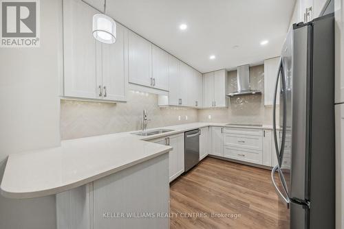 515 - 460 William Graham Drive, Aurora, ON - Indoor Photo Showing Kitchen With Stainless Steel Kitchen With Upgraded Kitchen