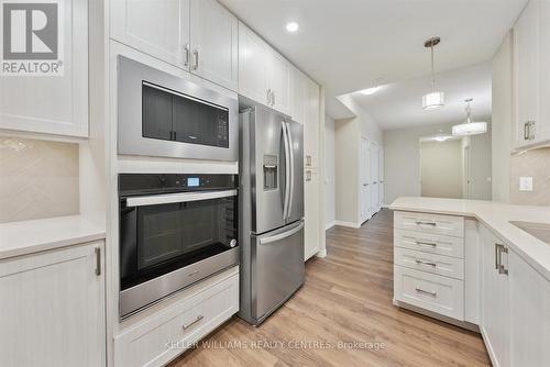 515 - 460 William Graham Drive, Aurora, ON - Indoor Photo Showing Kitchen With Stainless Steel Kitchen With Upgraded Kitchen