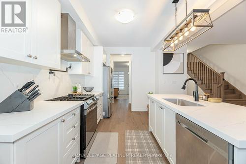 2199 Grainger Loop, Innisfil, ON - Indoor Photo Showing Kitchen With Upgraded Kitchen