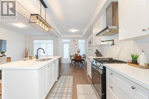 2199 Grainger Loop, Innisfil, ON - Indoor Photo Showing Kitchen With Upgraded Kitchen