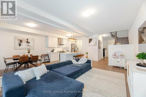 2199 Grainger Loop, Innisfil, ON - Indoor Photo Showing Living Room