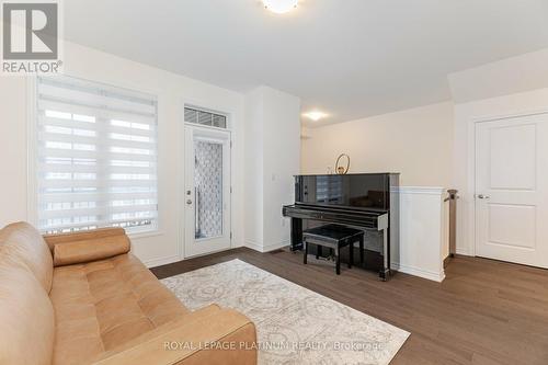 2199 Grainger Loop, Innisfil, ON - Indoor Photo Showing Living Room