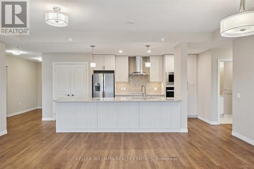 318 - 460 William Graham Drive, Aurora, ON - Indoor Photo Showing Kitchen With Upgraded Kitchen