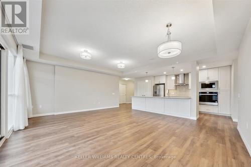 318 - 460 William Graham Drive, Aurora, ON - Indoor Photo Showing Kitchen