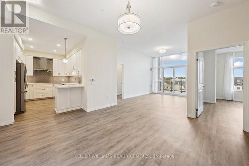 702 - 460 William Graham Drive, Aurora, ON - Indoor Photo Showing Kitchen