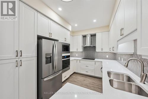 702 - 460 William Graham Drive, Aurora, ON - Indoor Photo Showing Kitchen With Stainless Steel Kitchen With Double Sink With Upgraded Kitchen