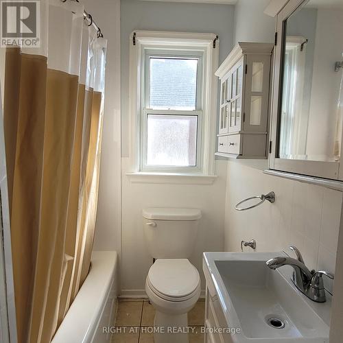 202 Cadillac Avenue S, Oshawa (Central), ON - Indoor Photo Showing Bathroom