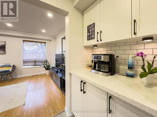 45 - 2 Clay Brick Court, Brampton, ON - Indoor Photo Showing Kitchen