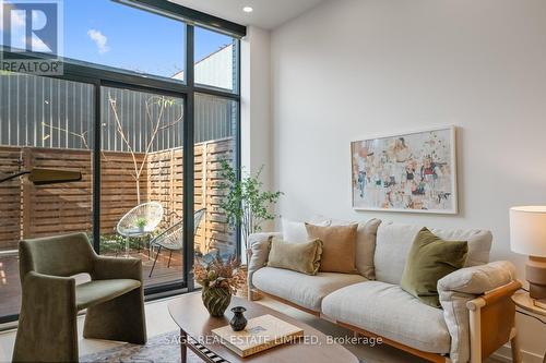 121 - 35 Wabash Avenue, Toronto, ON - Indoor Photo Showing Living Room