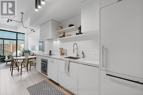 121 - 35 Wabash Avenue, Toronto, ON - Indoor Photo Showing Kitchen With Upgraded Kitchen