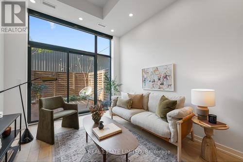 121 - 35 Wabash Avenue, Toronto, ON - Indoor Photo Showing Living Room