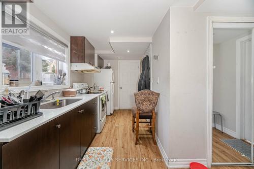 42 Domenico Crescent, Brampton, ON - Indoor Photo Showing Kitchen