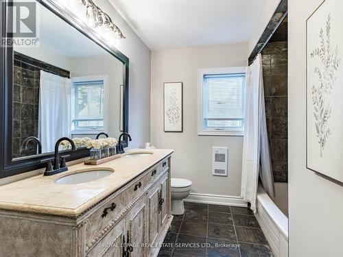 39 Clarence Street, Brampton, ON - Indoor Photo Showing Bathroom