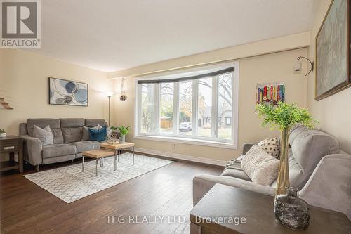 129 Bell Drive, Whitby (Lynde Creek), ON - Indoor Photo Showing Living Room