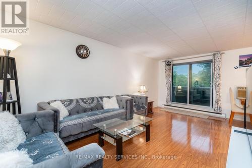 302 - 29 West Avenue W, Kitchener, ON - Indoor Photo Showing Living Room