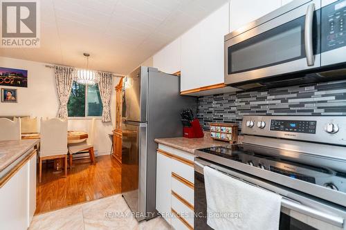 302 - 29 West Avenue W, Kitchener, ON - Indoor Photo Showing Kitchen