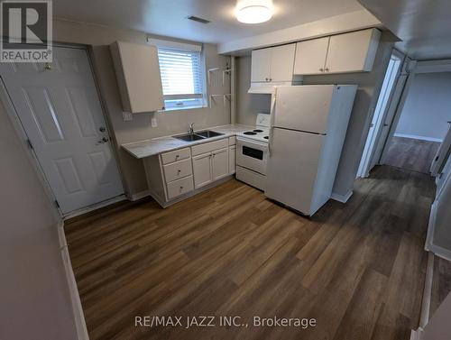 110 Cabot Street, Oshawa (Vanier), ON - Indoor Photo Showing Kitchen With Double Sink