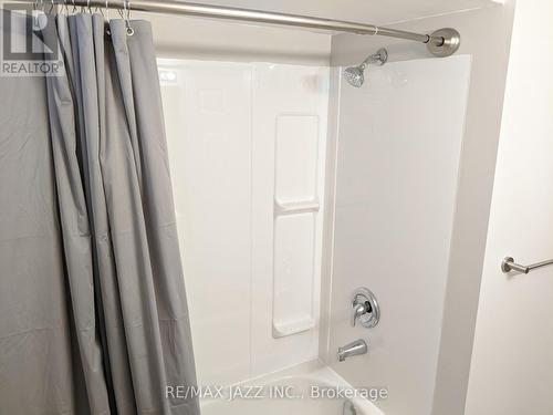 110 Cabot Street, Oshawa (Vanier), ON - Indoor Photo Showing Bathroom