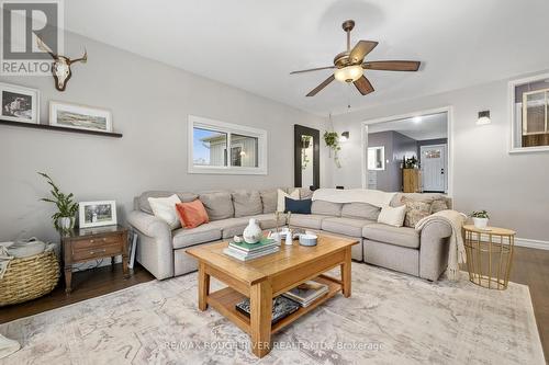 11557 County 2 Road, Alnwick/Haldimand (Grafton), ON - Indoor Photo Showing Living Room