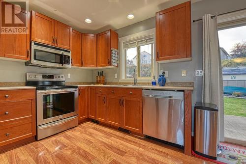 211 Foster Way, Williams Lake, BC - Indoor Photo Showing Kitchen