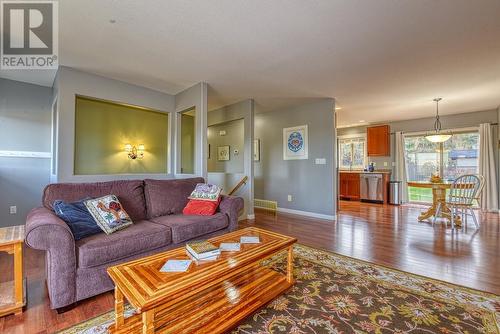 211 Foster Way, Williams Lake, BC - Indoor Photo Showing Living Room