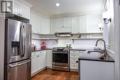 38 Citation Drive, Toronto, ON - Indoor Photo Showing Kitchen With Upgraded Kitchen