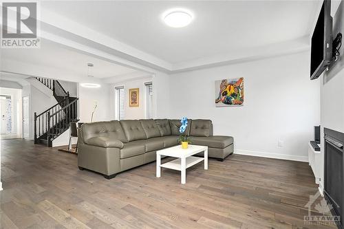 309 Crossway Terrace, Ottawa, ON - Indoor Photo Showing Living Room