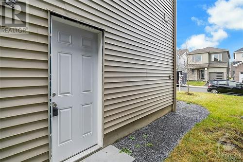 Apartment-side separate entrance - 309 Crossway Terrace, Ottawa, ON - Outdoor