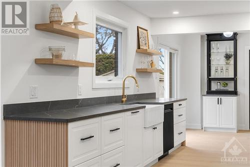 5 Rutherford Crescent, Kanata, ON - Indoor Photo Showing Kitchen